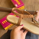 Sandália Moleca Rasteirinha Detalhe Dourado 5558.109