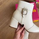 Bota Moleca Bico Quadrado Detalhe Fivela 5352.101