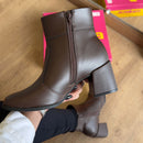 Bota Moleca Bico Quadrado Detalhe Fivela 5352.101