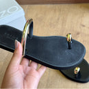 Sandalia Rasteira Arezzo Detalhe Dourado no Dedo Z191790001