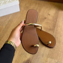 Sandalia Rasteira Arezzo Detalhe Dourado no Dedo Z191790001