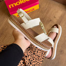 Sandália Moleca Detalhe Dourado no Cabedal 5447.526